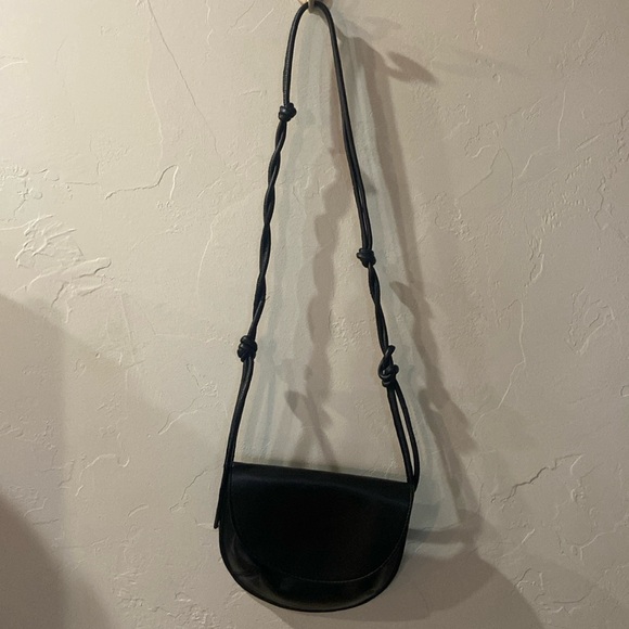 Zara Black Oval Faux Leather Crossbody Bag Magnetic Closure W/Knotted Accents - Picture 6 of 9